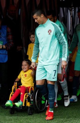 NO SE VIO EN TV: Le piden matrimonio a Cristiano en la Copa Confederaciones