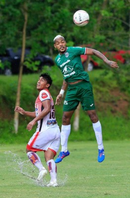 ¡Uno más a la lista! El nuevo y loco look de Carlo Costly con el Marathón