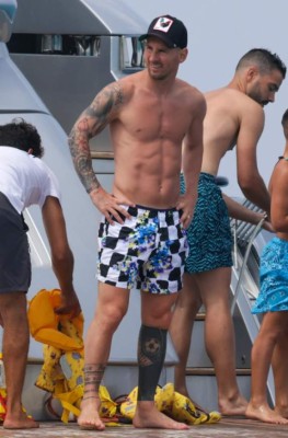 Así fue 'cazado' Messi junto a Suárez y Fábregas en Ibiza mientras se define su futuro en Barcelona