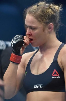 EN FOTOS: Así fue la humillante paliza que le dio Holly Holm a Ronda Rousey