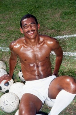 Irreconocible: Así luce Vampeta, campeón del mundo con Brasil en el Mundial del 2002