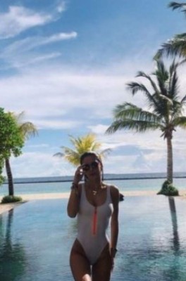 ¡Besándose! Así fueron cazados el volante Dele Alli con la preciosa hija de Guardiola en un bar