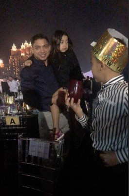 Las lujosas vacaciones de Emilio Izaguirre y su encantadora esposa