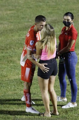 ¡No se vio en TV! El enorme beso de Chavasco; la belleza que eclipsó La Ceiba y la furia de Jorge Cardona