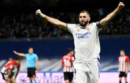 Benzema impulsa al Real Madrid al frente de la tabla en España.