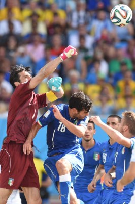 Uruguay le ganó a Italia 1-0 y se clasificó a los octavos