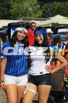 ¡Catrachas y ticas! Las chicas más hermosas en el Red Bull Arena