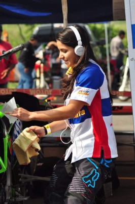 Alexandra López, la bella y talentosa hondureña del motocross