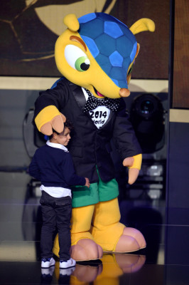 Cristiano entre lágrimas recibe el Balón de Oro 2013