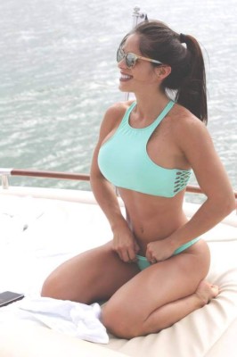 Michelle Lewin, la venezolana que vuelve loco a los hombres con su cuerpo