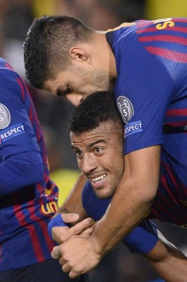 NO VISTE EN TV: El beso de Suárez y así reaccionó Messi y su hijo en el Camp Nou