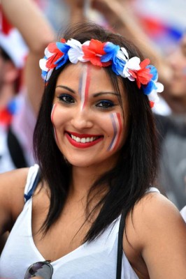 El toque femenino: Las bellezas en el Francia-Alemania