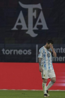 Las duras imágenes de Messi tras empatar contra Chile y así fue captado con Medel luego de su recordada pelea