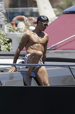 Fotos: Así se la pasa Cristiano en sus vacaciones en Ibiza