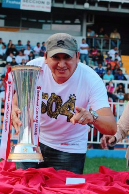 Técnico por un día: Locutor hondureño elige polémico mejor 11 en la historia del Olimpia