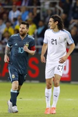 Cavani invita a pelear a Messi en el Argentina-Uruguay: ''Cuando quieras''
