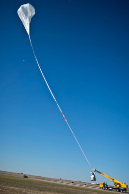 imágenes del histórico salto en caída libre Felix Baumgartner.