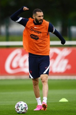 Mbappé se parte de la risa y las imágenes del brutal tridente que ponen a temblar a la Euro