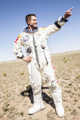 imágenes del histórico salto en caída libre Felix Baumgartner.