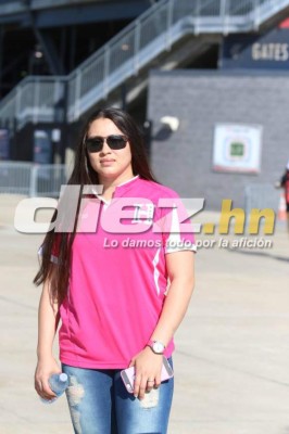¡Catrachas y ticas! Las chicas más hermosas en el Red Bull Arena