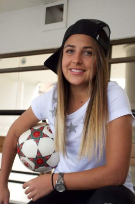 Lina Arciniegas, la hermosa compañera de equipo de la tica Melissa Herrera