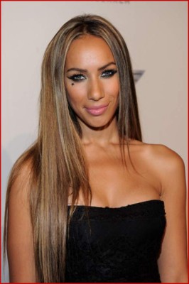 Leona Lewis maravilló con su voz y belleza en la gala del Balón de Oro