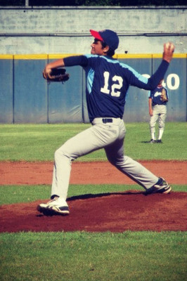 Roberto Velásquez triunfa en El Salvador