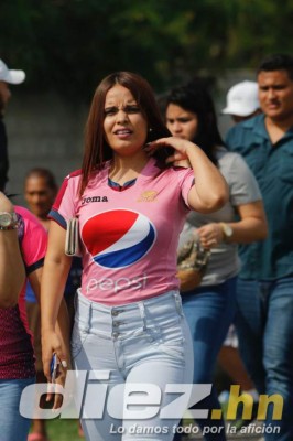 No se vio en TV: La mujer de Emilio Izaguirre deslumbró, detenidos, armas blancas y el auto de Beckeles