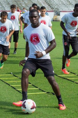 FICHAJES: Marathón comienza la barrida; viene otro caribeño a Liga Nacional y Muma debuta en Motagua