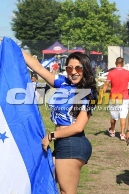 ¡Catrachas y ticas! Las chicas más hermosas en el Red Bull Arena