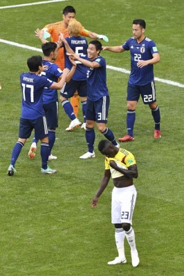 NO VISTE EN TV: El festejo de los japoneses y las caras tristes de los jugadores de Colombia