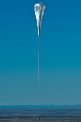 imágenes del histórico salto en caída libre Felix Baumgartner.