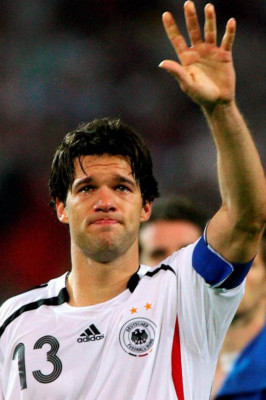 Michael Ballack confirmó el fin de su brillante carrera.