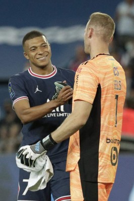 No viste en TV: el gesto de Messi y las risas de Neymar en el triunfo del PSG; así fue captada Antonela Roccuzzo