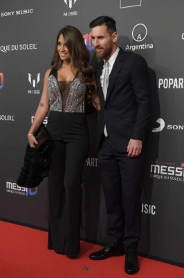 Fotos: Antonella Roccuzzo levanta suspiros en la gran noche de Messi