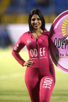FOTOS: Las hermosas chicas que se robaron las miradas en las semifinales