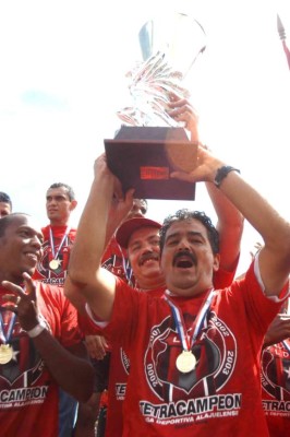 ¡Llegan a un grande! Así es Alajuelense, club al que llegará Rojas y Garrido
