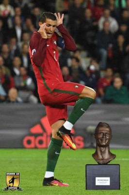 MEMES: Estatua de Cristiano en aeropuerto desata burlas en todo el mundo