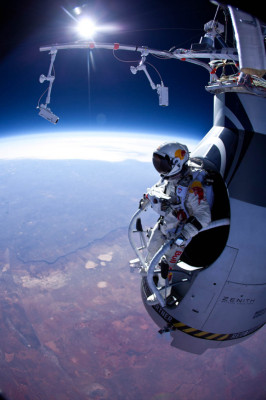 imágenes del histórico salto en caída libre Felix Baumgartner.