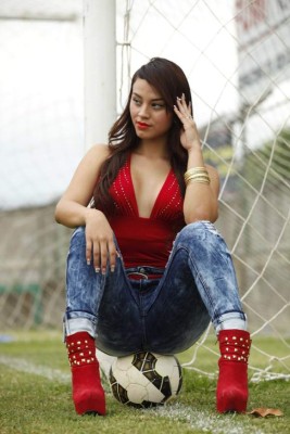 ¡Duelo divino! Las dos reinas de belleza que apoyan el clásico sampedrano