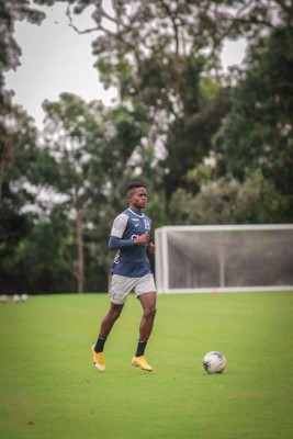 ¡Una mesa de billar! Es considerada como una de las mejores canchas de grama natural en San Pedro Sula