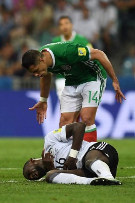 NO SE VIO POR TV: ¿Qué hacía Löw y qué le dijo Marco Fabián? El abrazo de 'Memo' Ochoa