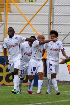 Olimpia da paliza al Platense con goleada de 5-0.