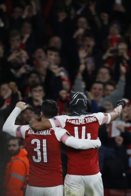 ¡A lo Alberth Elis! Aubameyang celebra triunfo del Arsenal al estilo del hondureño