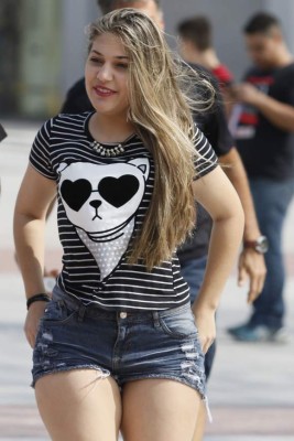 FOTOS: Las bellas chicas que calientan el juego Honduras-Portugal