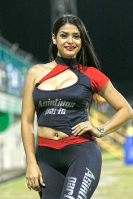 ¡Regresó la colocha! Las espectaculares mujeres que endulzan el repechaje en Honduras