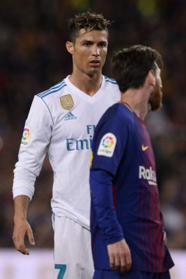 NO SE VIO POR TV: El saludo de Cristiano con Messi y el gesto de Piqué con CR7