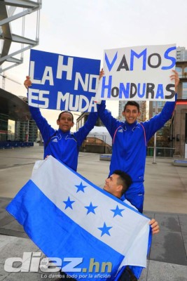 Selección catracha recibe el apoyo su afición en Vancouver