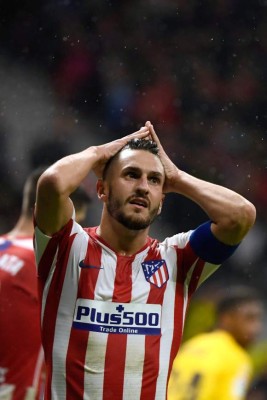 Messi sienta a Héctor Herrera y famoso personaje hondureño en el Atlético-Barcelona