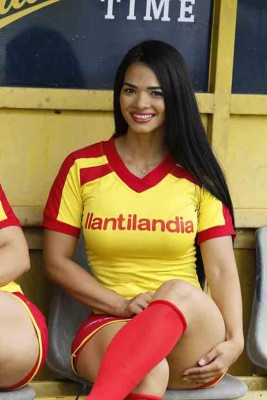 ¡NO SE VIO EN TV! Lindas chicas, la lluvia y la fiel afición en la jornada 13
